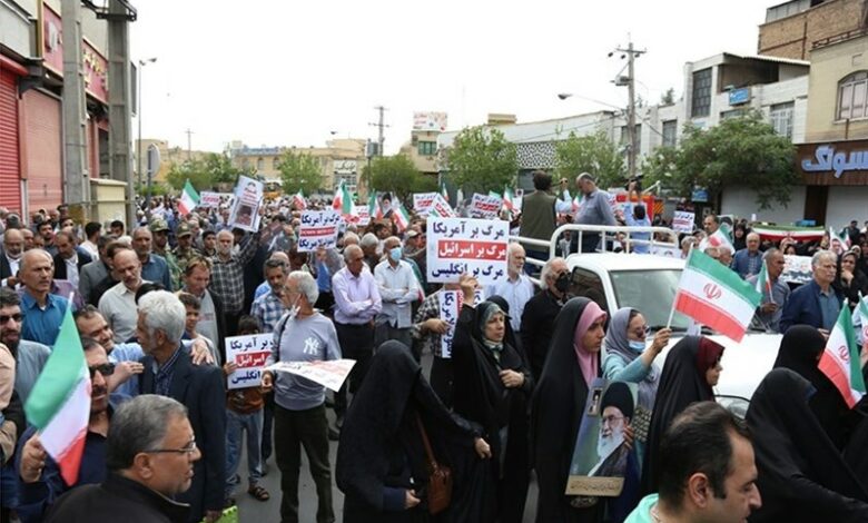 راهپیمایی نمازگزاران شیراز در حمایت از عملیات وعده صادق