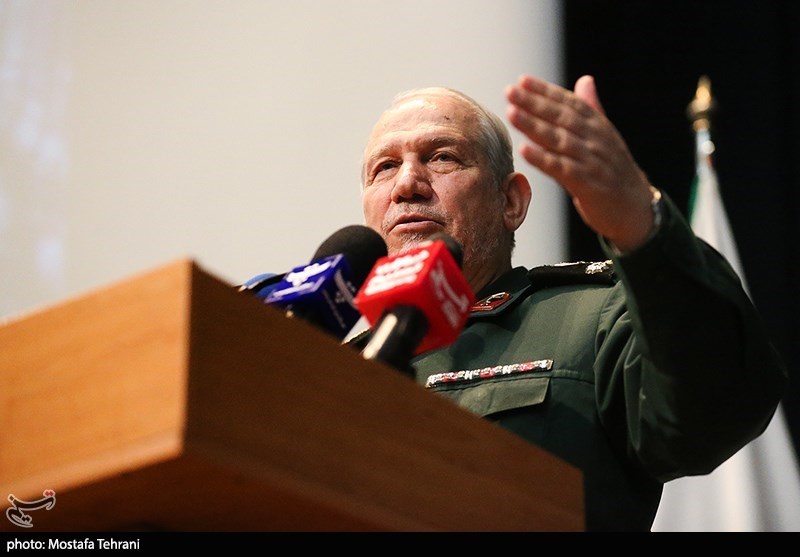 سرلشکر رحیمصفوی: شهید زاهدی لباس بسیجی از تن بیرون نیاورد