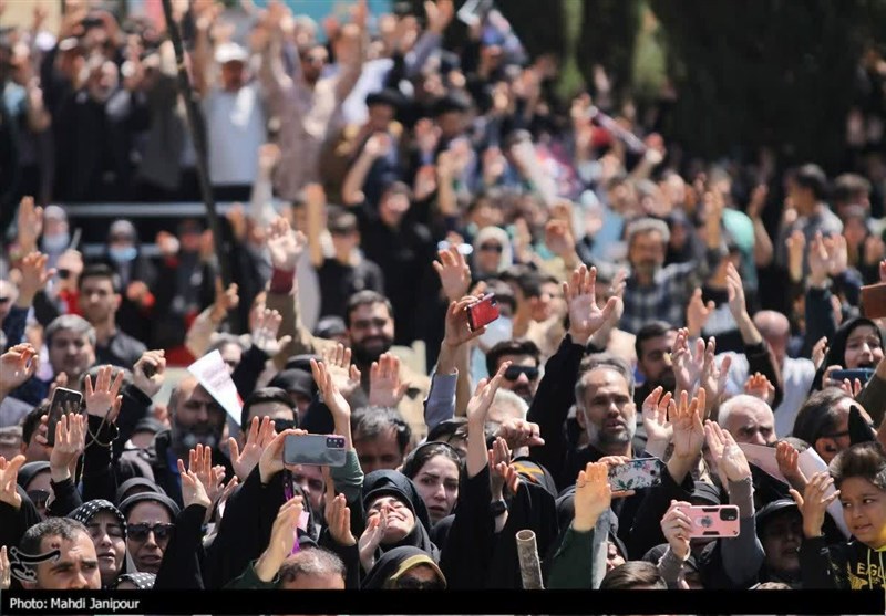 سنگ‌تمام اصفهانی‌ها در تشییع سردار مقاومت + فیلم و تصاویر