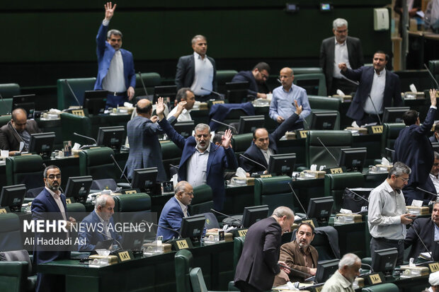 کلیه عواید حاصل از «خرید و فروش اسلحه» به نفع دولت ضبط می‌شود