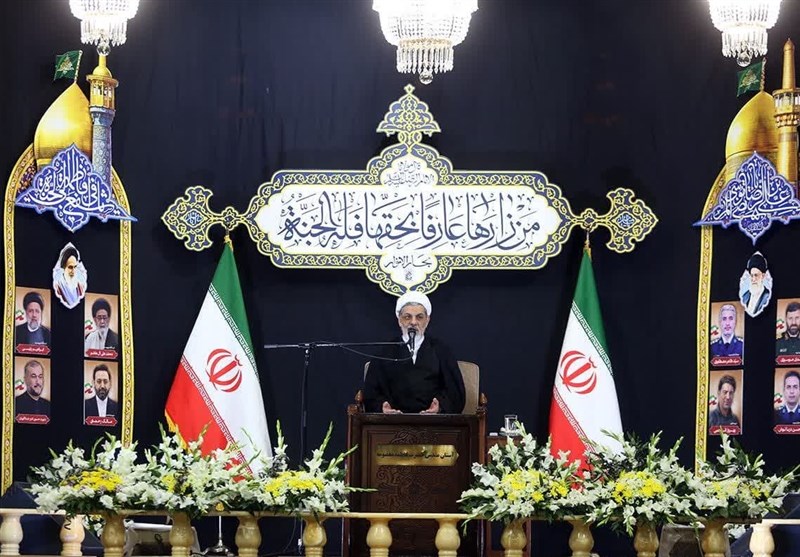 بزرگداشت شهدای خدمت در حرم مطهر بانوی کرامت+تصویر