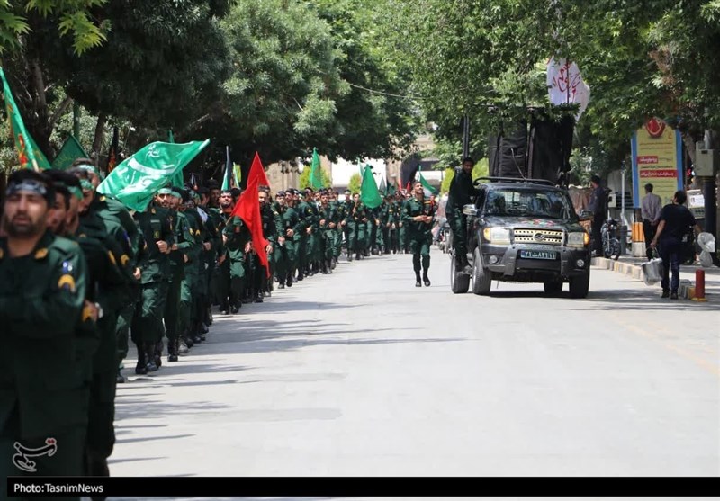 حرکت 700 بسیجی در قالب کاروان دوی امدادی به مرقد امام ‌(ره)‌