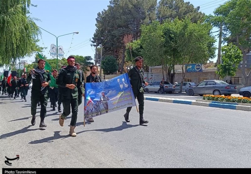 حرکت 700 بسیجی در قالب کاروان دوی امدادی به مرقد امام ‌(ره)‌