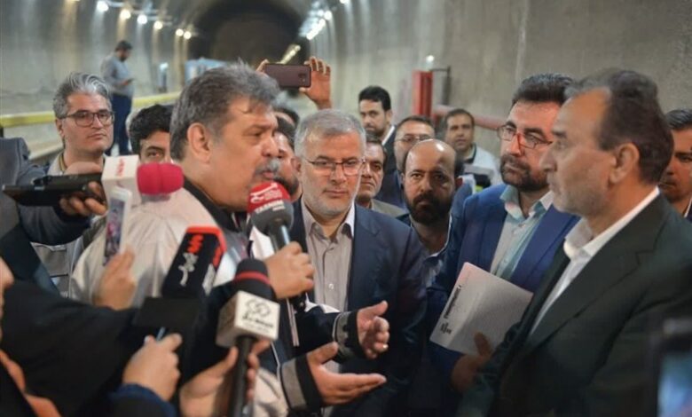 شکافتن سقف تونل‌ها برای انتقال واگن‌های متروی کرج روی ریل !