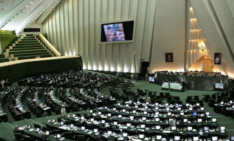 مجلس کاهش ساعت کاری کارکنان دولت را تصویب کرد
