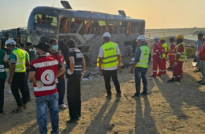 واژگونی اتوبوس در غرب عربستان/ دست کم ۱۴ نفر جان باختند