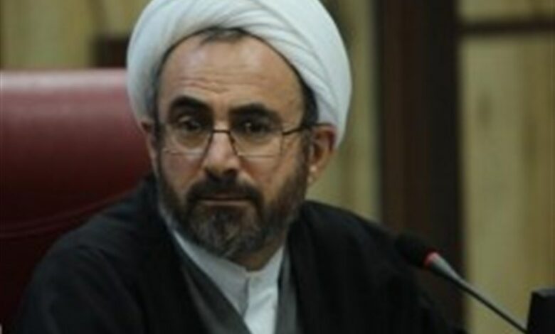 _امام_ _جمعه_ _ایلام_: _باید_ _اصلح_ _و_ _شایسته_ _را_ _انتخاب_ _کنیم_