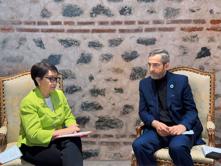 باقری با وزیر امور خارجه اندونزی دیدار کرد