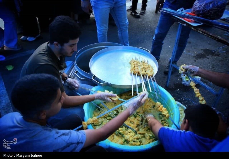 جشن بزرگ غدیر در شهر ری/ طبخ و توزیع 50 هزار پرس غذا