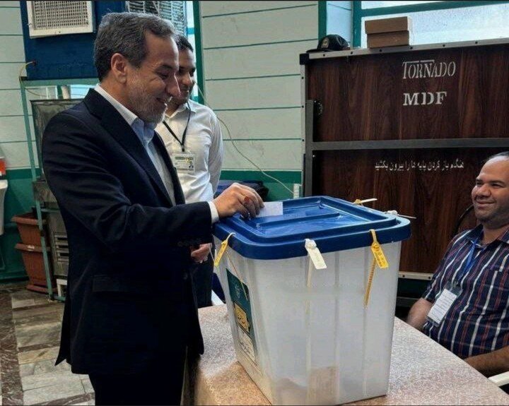 عراقچی رای خود را به صندوق انداخت