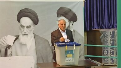 محسن هاشمی رای خود را به صندوق انداخت