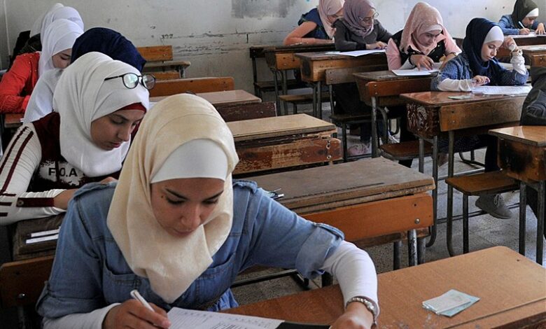 مشقت 10 هزار دانش آموز سوری برای اخذ مدرک معتبر