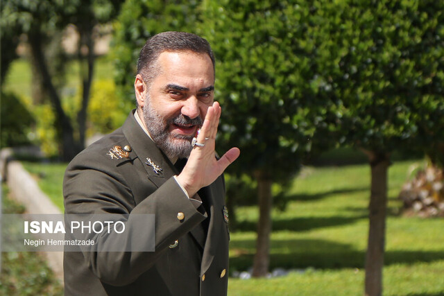 وزیر دفاع: ورود هواپیمای سیمرغ به ناوگان مسافربری را دنبال می‌کنیم