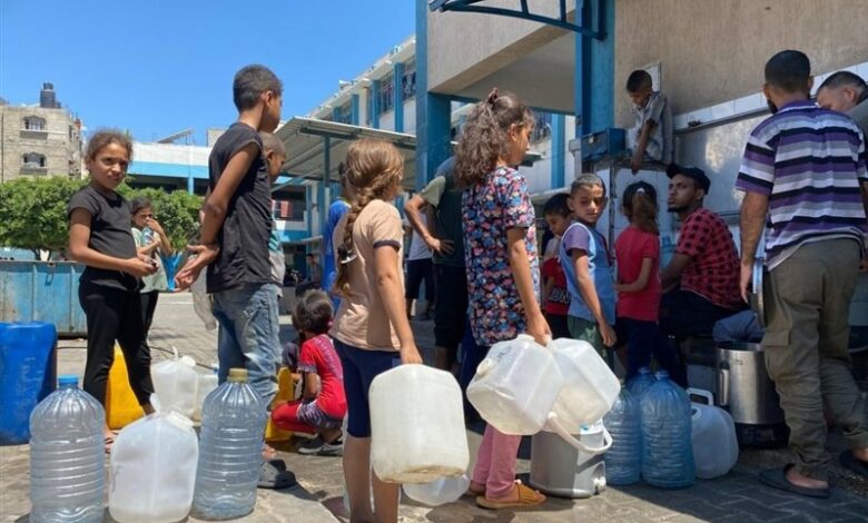 آنروا:کودکان غزه هرروز 8 ساعت به دنبال آب و غذا می‌گردند