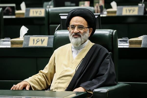 اکرمی: افرادی که کارنامه و عملکرد خوبی ندارند، به مجلس معرفی نشوند