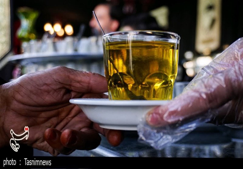 جرعه جرعه ارادت در چایخانه امام هادی (ع)+تصویر