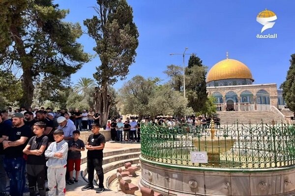 حضور ۳۵ هزار فلسطینی در نماز جمعه مسجدالاقصی