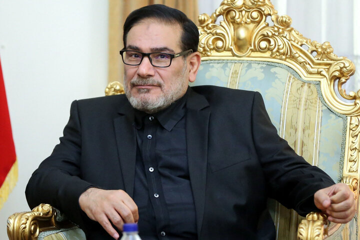 شمخانی: کاهش تقابل و افزایش تعامل غلبه بر تحریمها را آسان میکند