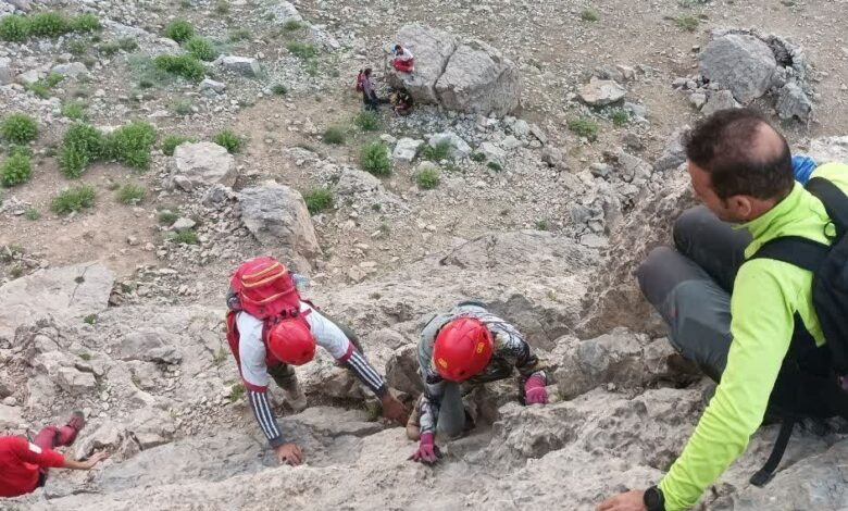 نجات کوهنوردان گرفتارشده در اشترانکوه