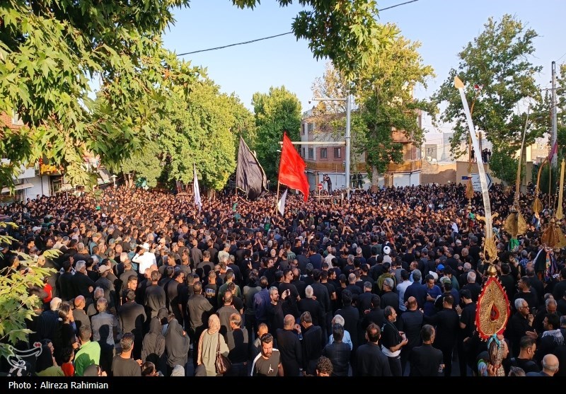 نخل‌گردانی 300 ساله شاهرودی‌ها در عزای شهدای کربلا + فیلم