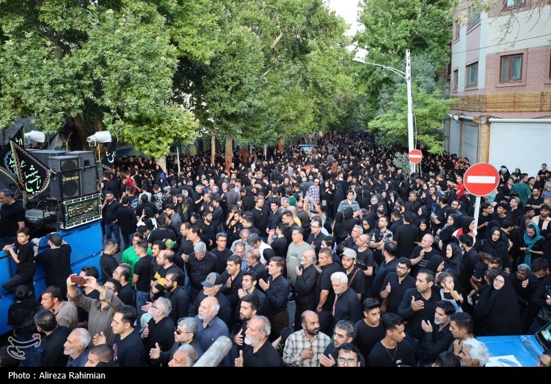 نخل‌گردانی 300 ساله شاهرودی‌ها در عزای شهدای کربلا + فیلم