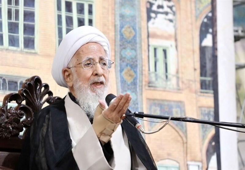 آیتالله جوادی آملی: قرآن کریم جامعه را اصلاح میکند