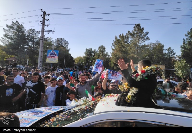 استقبال با شکوه مردم ری از قهرمان کشتی جهان