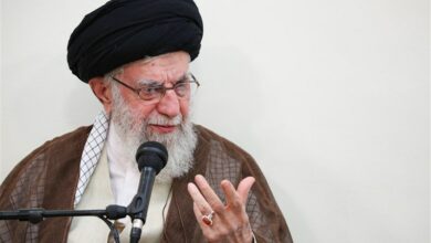 امام خا‌منه‌ای: دست دشمن آنچنان که وانمود می‌کند، پُر نیست