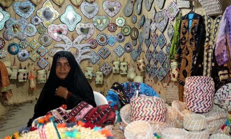 بازدید سفیر مالزی از غرفه صنایع دستی سیستان و بلوچستان