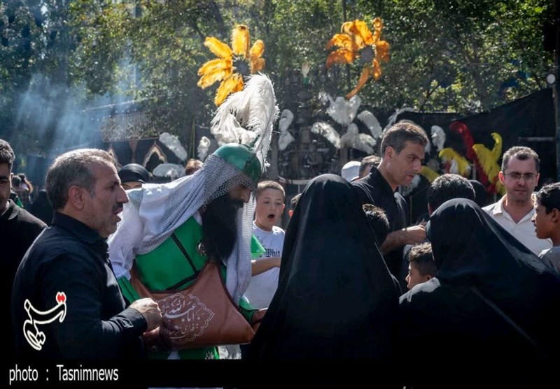 خدمت به زائران امام رضا (ع) ‌ در میدان شهدای مشهد