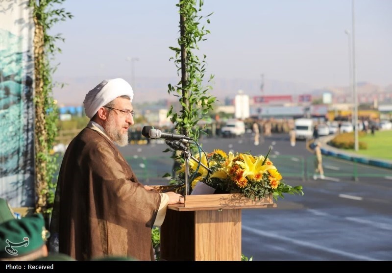 قدرت سیاستمداران نشأت‌گرفته از قدرت نیروهای مسلح است+عکس