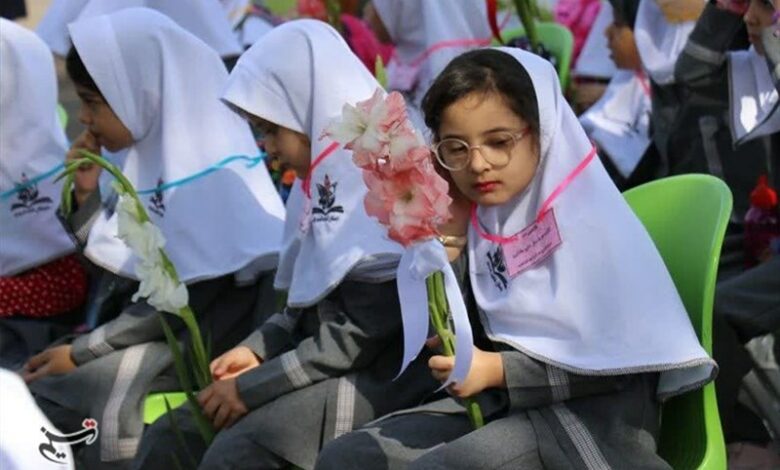 لبخند پرمهر بوستان دانش به آغازگران سفر علم و دانش در قشم