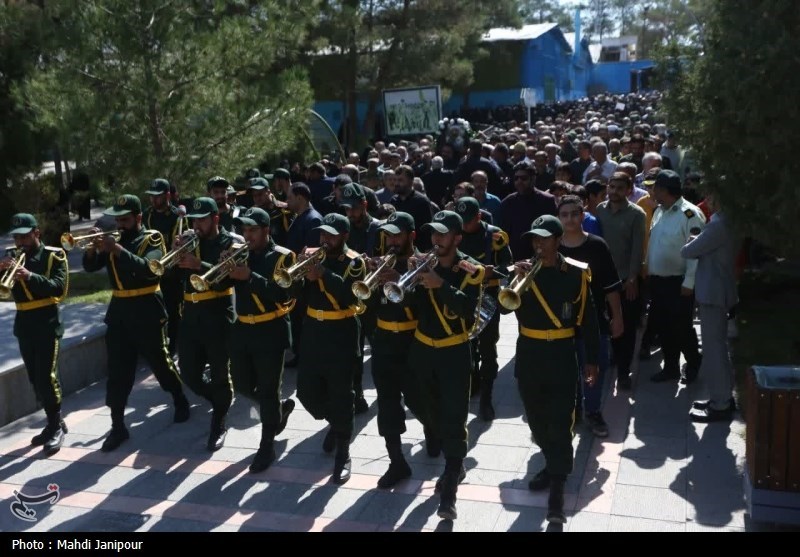 پیکر مادر شهید حسین خرازی در خاک آرام گرفت