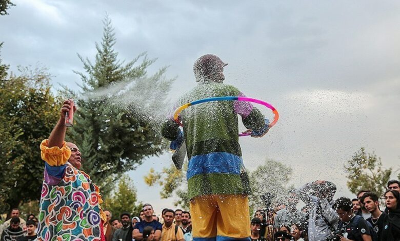 آغاز جشنواره تئاتر خیابانی مریوان‌/کارناوال شادی راه افتاد