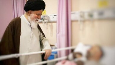 آیت الله علم الهدی از مجروحان لبنانی در مشهد عیادت کرد