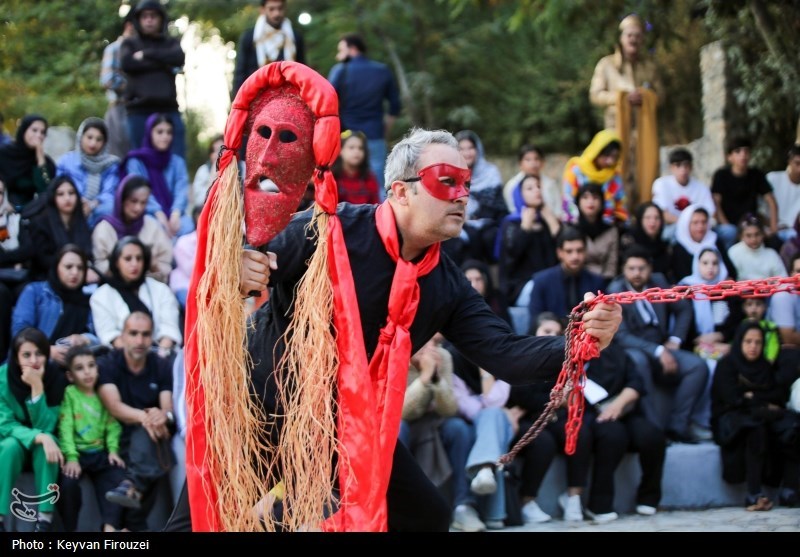 در جشنواره تئاتر خیابانی مریوان چه آثاری اجرا شد؟ + تصاویر