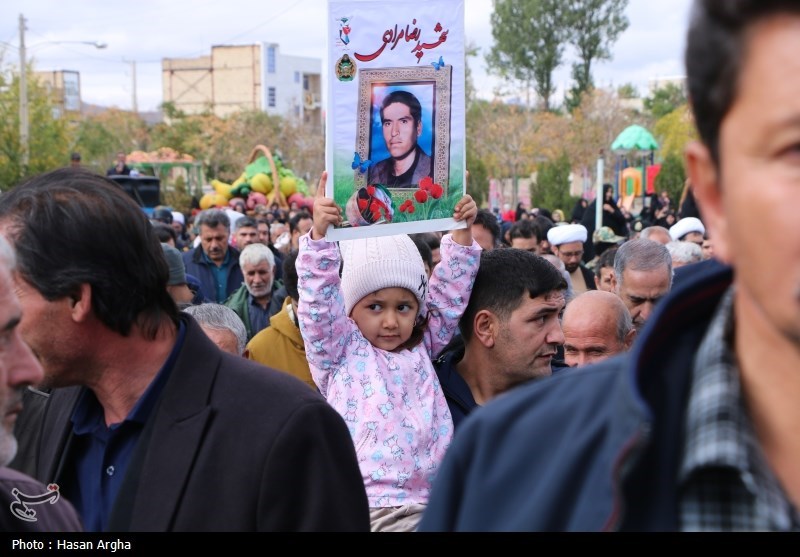 شهید رضا مرادی در خانه ابدی خود آرام گرفت+عکس و فیلم