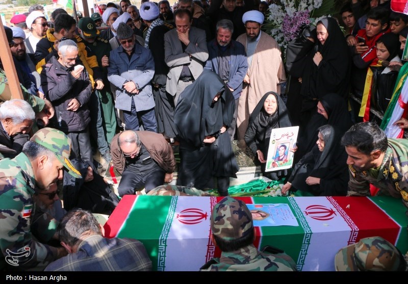 شهید رضا مرادی در خانه ابدی خود آرام گرفت+عکس و فیلم