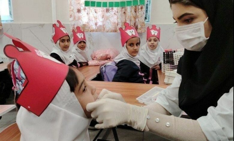 آغاز طرح وارنیش فلوراید تراپی در 313 مدرسه شهرستان ری +فیلم