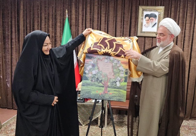 تأکید نماینده ولی‌فقیه در کردستان بر گسترش کتابخانه‌ها