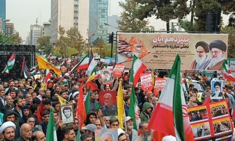 حضور پرشور مردم پایتخت در راهپیمایی یوم الله 13 آبان
