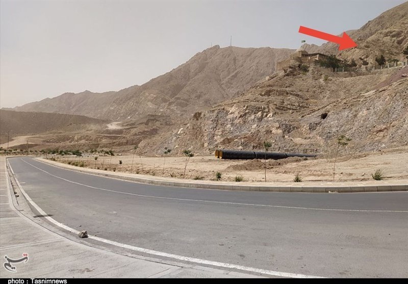 ریزش بخشی از دیواره کوه کنار بقعه بی‌بی شهربانو