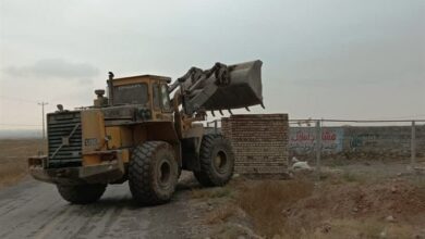 قلع و قمع ساخت و سازهای غیرمجاز در روستای صومعه نیشابور