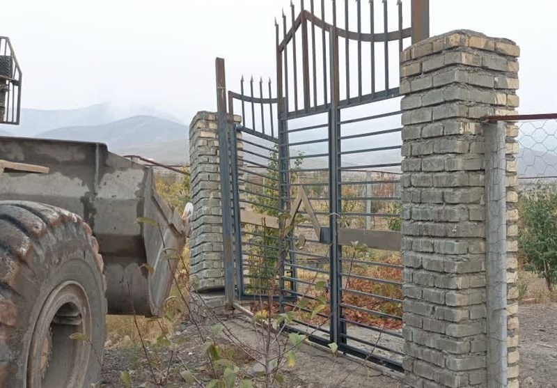 قلع و قمع ساخت و سازهای غیرمجاز در روستای صومعه نیشابور