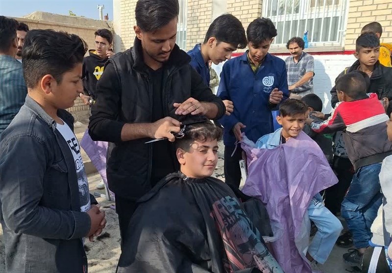قیچی مهربانی جهادگران بسیجی بر سر کودکان نیازمند تربت‌جامی