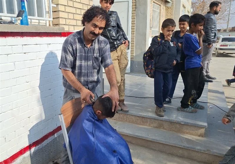 قیچی مهربانی جهادگران بسیجی بر سر کودکان نیازمند تربت‌جامی