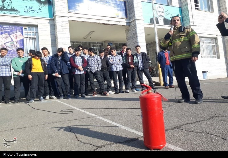 مانور سراسری ایمنی در برابر زلزله در مدارس همدان+تصویر