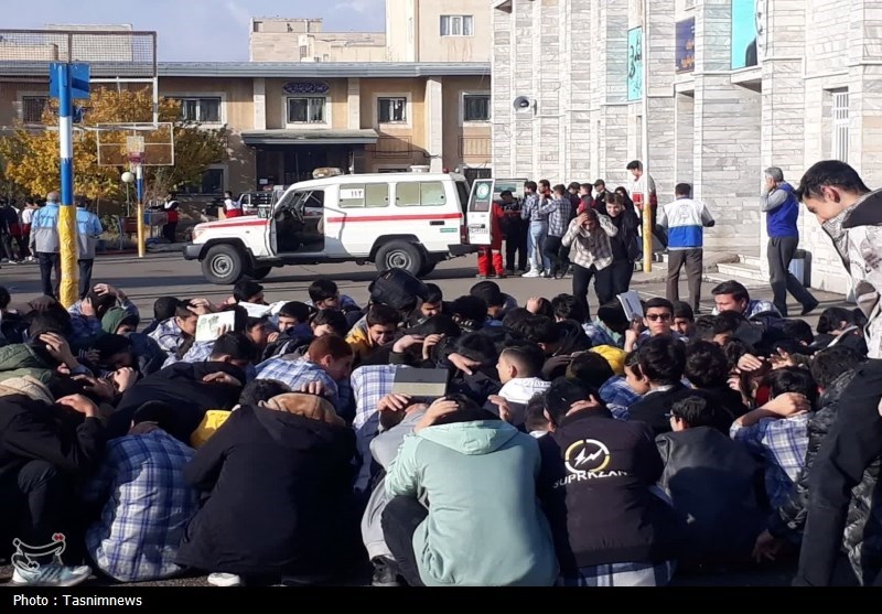 مانور سراسری زلزله در مدارس استان زنجان برگزار شد+عکس
