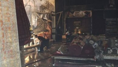 مهار آتش‌سوزی گسترده فرش‌فروشی در مشهد+تصاویر