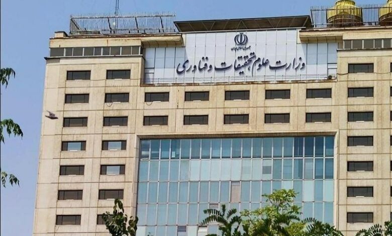 وزیر علوم برای رفع مشکلات معیشتی دانشگاهیان تلاش می‌کند